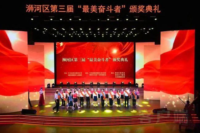 欢歌踏舞迎新春 靖江市民家门口看“春晚”